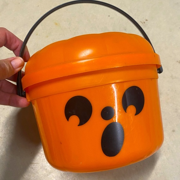 McDonald's Other - Orange Pumpkin Halloween Bucket McDonalds 1986
McBoo Vintage! 🍁🧡